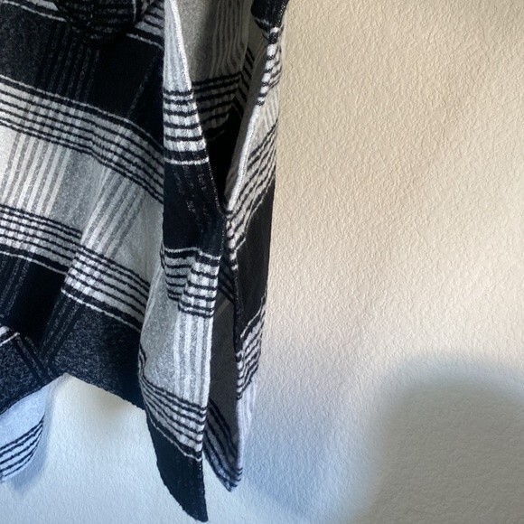 Express plaid striped windowpane one size hooded womens poncho top arm hole - Picture 10 of 11